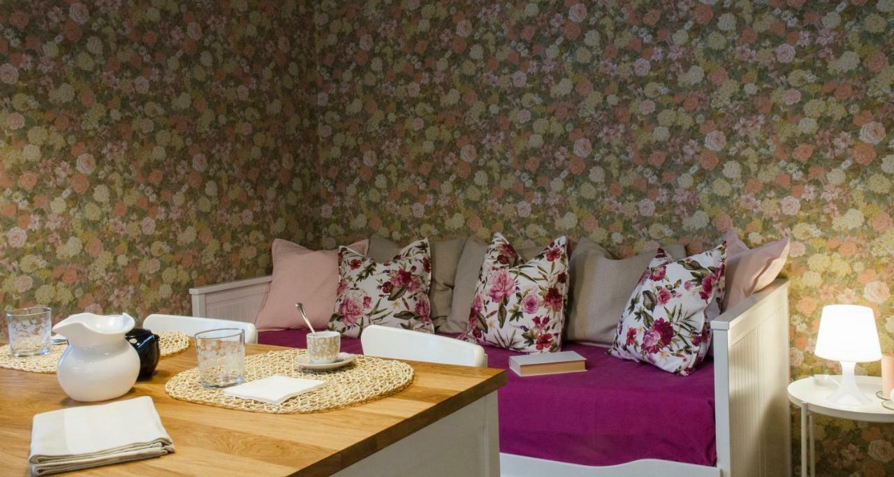 קומו Flowers Apartment Joivy 25 מראה חיצוני תמונה